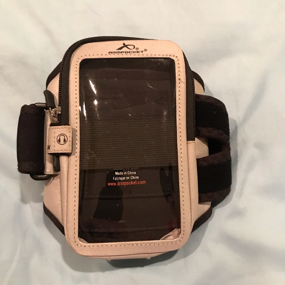 Armpocket workout phone holder